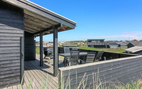 Adelita - 100M from the Sea: Boligområde, Tag, Forstad, Indkørsel, Estate, Skorsten