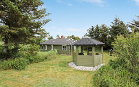 Ele - 900M from the Sea: Hus, Hjem, Dør, Tag, Sommerhus, Estate, Have, Skygge, Sidespor, Gård