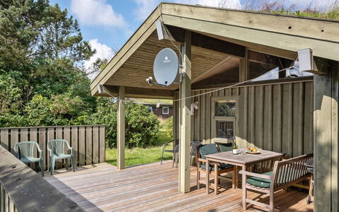 Aiva - 1.5Km from the Sea: Møbel, Indretning, Stol, Gulvbelægning, Bord, Udvej, Etage, Loft, Værelse, Eco Hotel