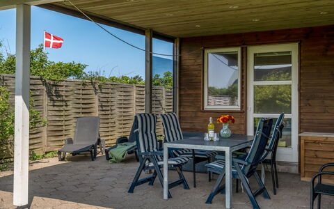 Söffren - 350M from the Sea: Loft, Gulvbelægning, Indretning, Etage, Kompositmateriale, Møbel, Udvej, Hotel, Design, Dagslys