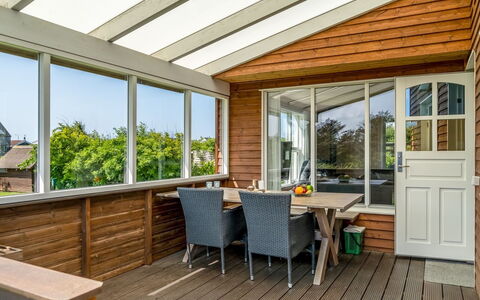 Söffren - 350M from the Sea: Loft, Gulvbelægning, Indretning, Etage, Kompositmateriale, Møbel, Udvej, Hotel, Design, Dagslys