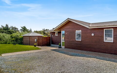 Söffren - 350M from the Sea: Loft, Gulvbelægning, Indretning, Etage, Kompositmateriale, Møbel, Udvej, Hotel, Design, Dagslys