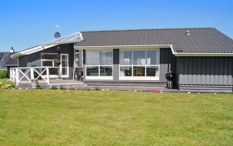 Tayna - 300M from the Sea: Hjem, Sommerhus, Veranda, Sidespor, Stuehus, Udendørs Struktur