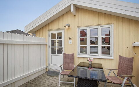 Fritzy - 75M from the Sea: Møbel, Indretning, Stol, Gulvbelægning, Bord, Udvej, Etage, Loft, Værelse, Eco Hotel