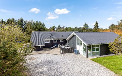 Lempi - 300M from the Sea: Træ, Gulvbelægning, Indretning, Etage, Møbel, Trægulve, Værelse, Loft, Bejdse, Hårdttræ