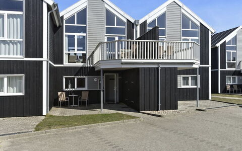 Chris - 750M from the Sea: Blå, Sommerhus, Hus, Hjem, Stuehus, Estate, Sidespor