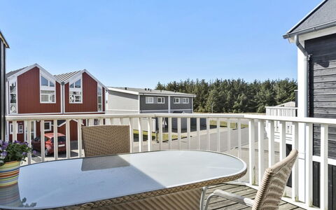 Chris - 750M from the Sea: Blå, Sommerhus, Hus, Hjem, Stuehus, Estate, Sidespor