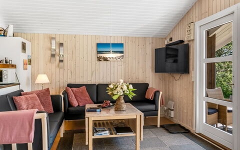 Brunetta - 800M from the Sea: Møbel, Træ, Gulvbelægning, Etage, Indretning, Couch, Stue, Værelse, Loft, Hjem