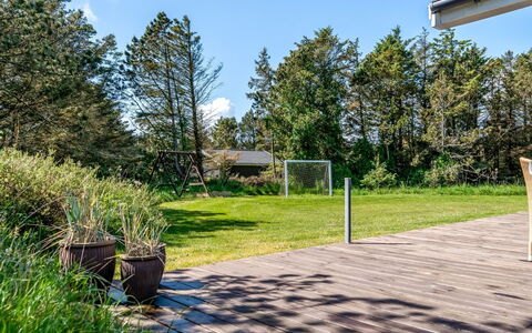 Brunetta - 800M from the Sea: Grøn, Busk, Have, Land Lot, Bunddække, Skygge, Lawn, Landscaping, Gård, Walkway