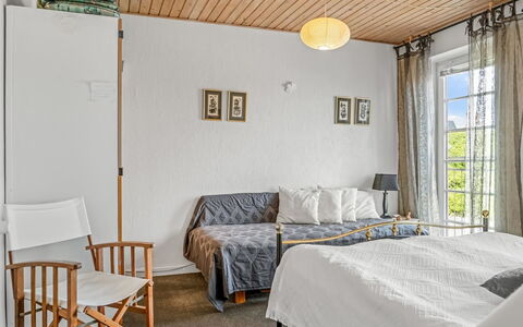 Jördis - 150M from the Sea: Møbel, Indretning, Etage, Gulvbelægning, Væg, Seng, Soveværelse, Træ, Loft, Sengetøj