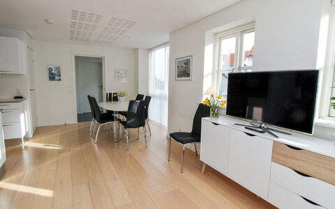 Gisken - 600M from the Sea: Estate, Farm