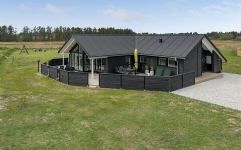 Ina - 1.2Km from the Sea: Tag, Hjem, Sommerhus, Sidespor, Skygge, Garden Bygninger, Estate, Veranda, Stuehus, Gård