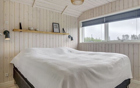 Ina - 1.2Km from the Sea: Træ, Soveværelse, Loft, Gulvbelægning, Seng, Etage, Indretning, Sengetøj, Sengetøj, Bed Frame