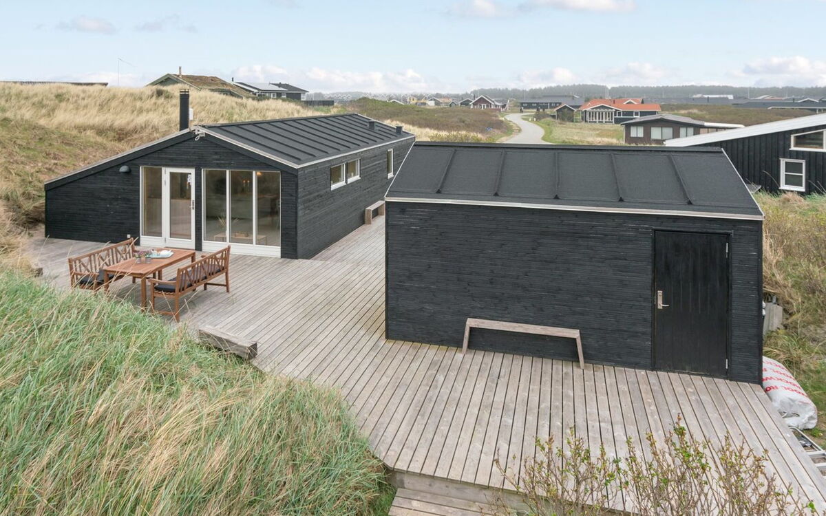Mylius - 100M from the Sea