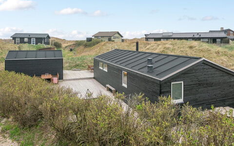 Mylius - 100M from the Sea: Boligområde, Tag, Forstad, Indkørsel, Estate, Skorsten