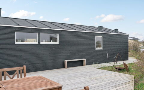 Mylius - 100M from the Sea: Boligområde, Tag, Forstad, Indkørsel, Estate, Skorsten