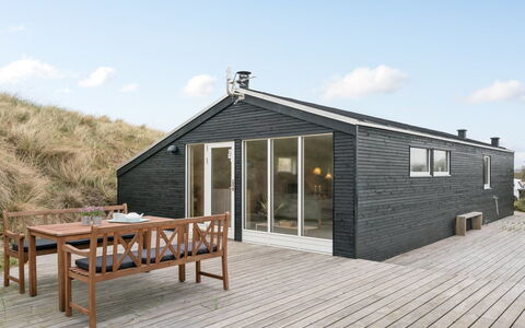 Mylius - 100M from the Sea: Boligområde, Tag, Forstad, Indkørsel, Estate, Skorsten