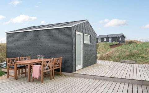Mylius - 100M from the Sea: Boligområde, Tag, Forstad, Indkørsel, Estate, Skorsten