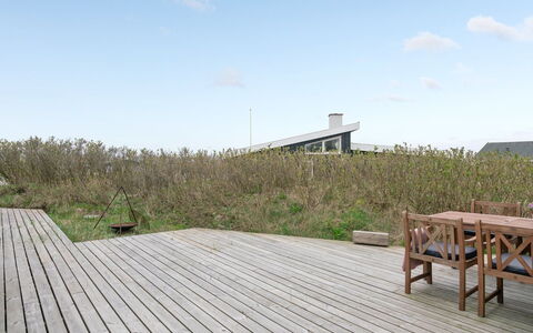 Mylius - 100M from the Sea: Boligområde, Tag, Forstad, Indkørsel, Estate, Skorsten