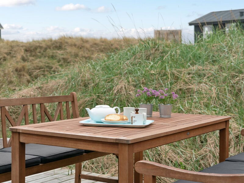 Mylius - 100M from the Sea