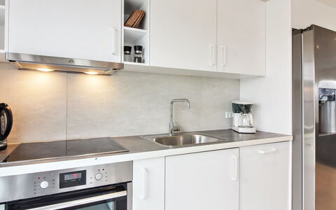 Edgar - 1.5Km from the Sea: Køkken Apparat, Køkken, Countertop, Cabinetry, Større Bandage, Møbel, Indretning, Gulvbelægning, Træ, Køkkenvask