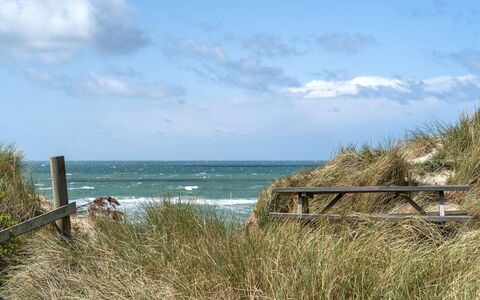 Abbie - 10M from the Sea: Blå, Vand, Krop Af Vand, Naturligt Miljø, Horisont, Kyst, Hav, Coastal Og Oceaniske Landskabsformer, Sommer