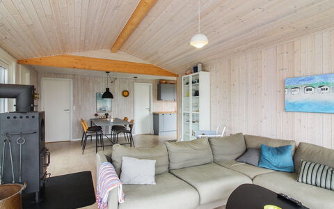 Marino - 480M from the Sea: Gulvbelægning, Møbel, Træ, Indretning, Etage, Loft, Værelse, Trægulve, Stue, Couch