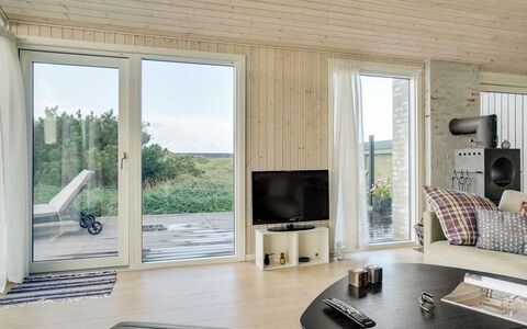 Marino - 480M from the Sea: Træ, Gulvbelægning, Etage, Trægulve, Indretning, Loft, Hjem, Stue, Værelse, Hårdttræ