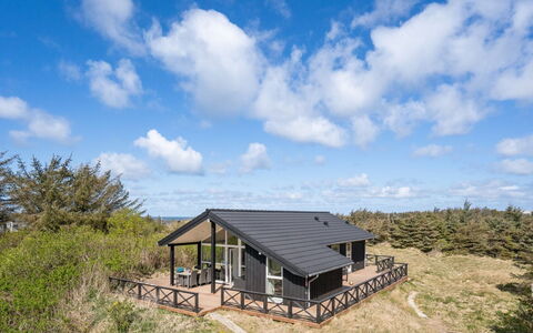 Tayara - 300M from the Sea: Træ, Gulvbelægning, Indretning, Etage, Møbel, Trægulve, Værelse, Loft, Bejdse, Hårdttræ