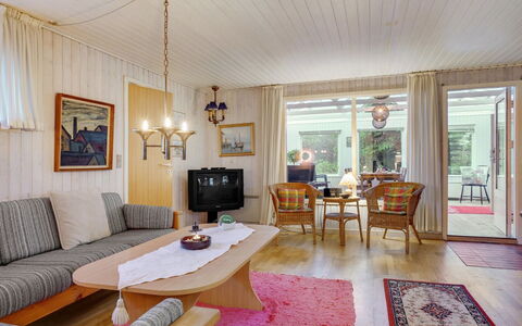 Arben - 900M from the Sea: Hus, Hjem, Tag, Boligområde, Sommerhus, Estate, Stuehus, Lawn, Landscaping, Sidespor