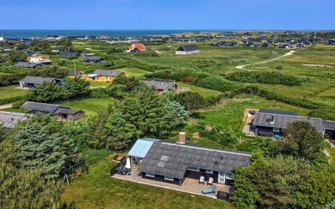 Arben - 900M from the Sea: Hus, Hjem, Tag, Boligområde, Sommerhus, Estate, Stuehus, Lawn, Landscaping, Sidespor
