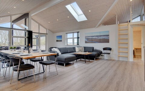 Amitola - 700M from the Sea: Træ, Loft, Indretning, Trægulve, Gulvbelægning, Etage, Stue, Hårdttræ, Planke, Laminat Gulv
