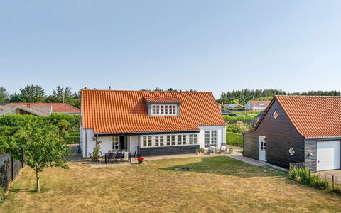 Pelagija - 900M from the Sea: Tag, Hus, Hjem, Boligområde, Arkitektur, Sommerhus, Estate, Stuehus, Lawn, Forstad