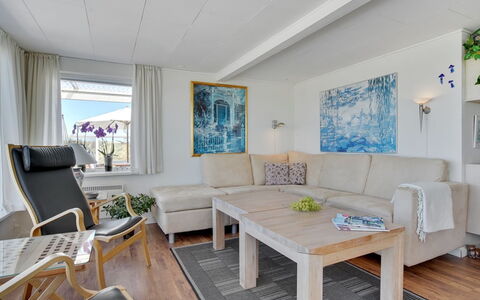 Ecaterina - 100M from the Sea: Møbel, Træ, Indretning, Etage, Gulvbelægning, Couch, Stue, Trægulve, Stol