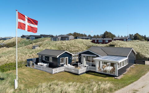Ecaterina - 100M from the Sea: Hjem, Hus, Tag, Boligområde, Sommerhus, Estate, Veranda, Sidespor