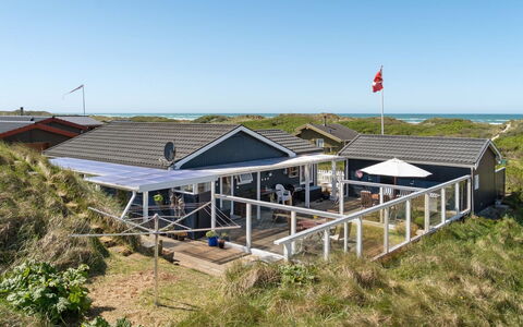 Ecaterina - 100M from the Sea: Tag, Hjem, Sommerhus, Estate, Veranda, Skygge, Sidespor, Udendørs Struktur, Garden Bygninger, Eco Hotel
