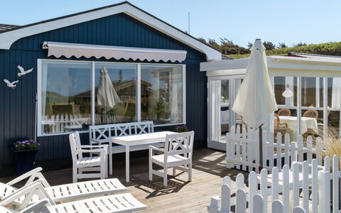 Ecaterina - 100M from the Sea: Veranda, Møbel, Hjem, Dør, Tag, Sommerhus, Skygge, Stol, Dæk, Udendørs Møbler