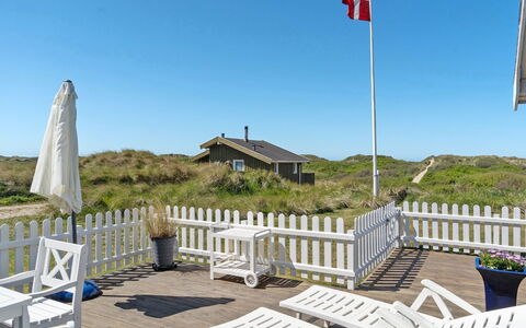 Ecaterina - 100M from the Sea: Hjem, Hus, Tag, Sommerhus, Land Lot, Veranda, Hældning, Estate, Skygge