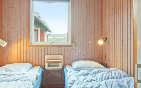 Jule - 600M from the Sea: Træ, Soveværelse, Etage, Loft, Bejdse, Seng, Hårdttræ, Sengetøj, Planke, Sengetøj