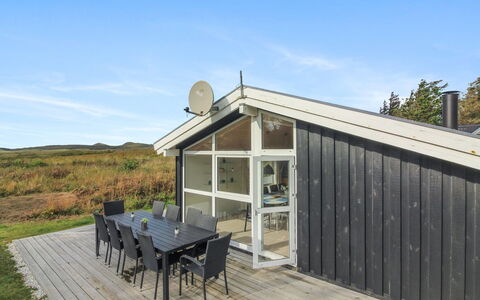 Marlie - 600M from the Sea: Møbel, Indretning, Stol, Gulvbelægning, Bord, Udvej, Etage, Loft, Værelse, Eco Hotel