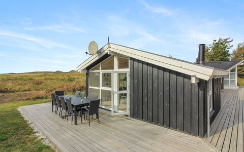 Marlie - 600M from the Sea: Møbel, Indretning, Stol, Gulvbelægning, Bord, Udvej, Etage, Loft, Værelse, Eco Hotel
