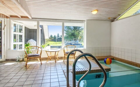 Yessica - 300M from the Sea: Møbel, Indretning, Stol, Gulvbelægning, Bord, Udvej, Etage, Loft, Værelse, Eco Hotel