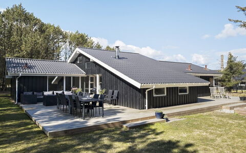Yessica - 300M from the Sea: Møbel, Indretning, Stol, Gulvbelægning, Bord, Udvej, Etage, Loft, Værelse, Eco Hotel