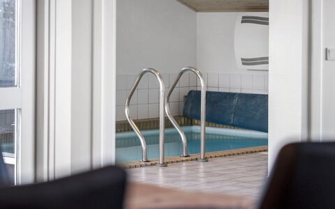 Yessica - 300M from the Sea: Møbel, Indretning, Stol, Gulvbelægning, Bord, Udvej, Etage, Loft, Værelse, Eco Hotel