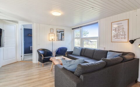 Yessica - 300M from the Sea: Møbel, Indretning, Stol, Gulvbelægning, Bord, Udvej, Etage, Loft, Værelse, Eco Hotel