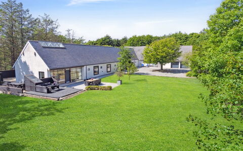 Thilo - 2.3Km from the Sea: Hus, Hjem, Dør, Tag, Sommerhus, Estate, Have, Skygge, Sidespor, Gård