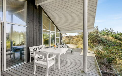 Elna - 400M from the Sea: Træ, Veranda, Planke, Sommerhus, Hårdttræ, Loft, Trægulve, Dæk, Sidespor, Naturmateriale
