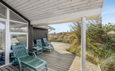 Elna - 400M from the Sea: Træ, Veranda, Arkitektur, Hjem, Dør, Sidespor, Tag, Sommerhus, Hårdttræ, Planke