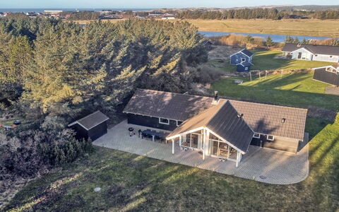 Synnöve - 550M from the Sea: Sommerhus, Hjem, Hus, Tag, Veranda, Estate, Sidespor, Garden Bygninger, Stuehus, Gård
