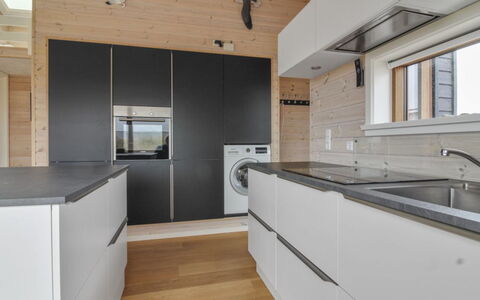 Tuire - 250M from the Sea: Køkken, Countertop, Gulvbelægning, Træ, Cabinetry, Indretning, Køkken Apparat, Etage, Loft, Husholdningsapparat